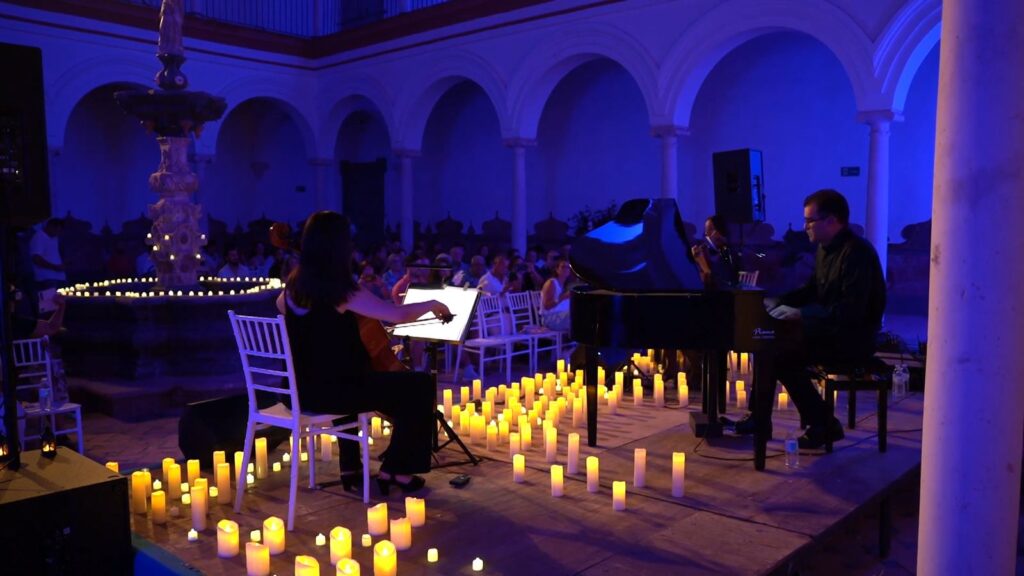 Interpretación de Cinema Paradiso en el Palacio de Peñaflor de Écija a la luz de las velas